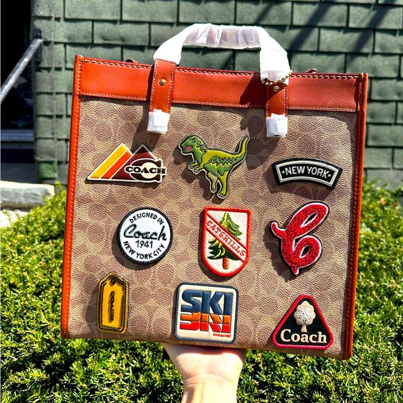 Coach Field Tote In Signature Canvas With Patches Retail $595 C6846 w/Dust Bag - Picture 1 of 8